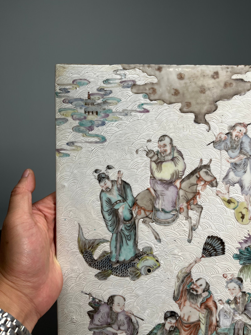 清晚期  白地轧道粉彩“八仙过海各显神通”图瓷板 - 图4